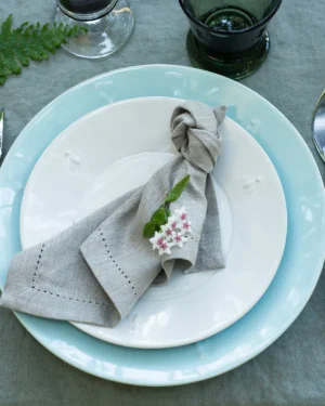 La Rochere Bee Dinner Plate With Napkin
