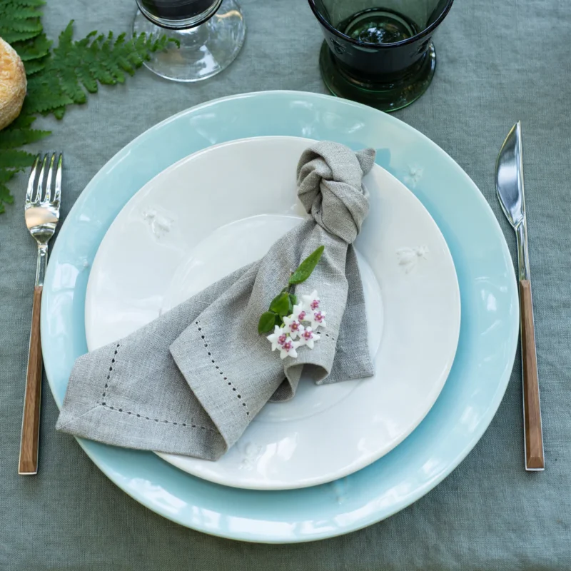 La Rochere Bee Dinner Plate With Napkin