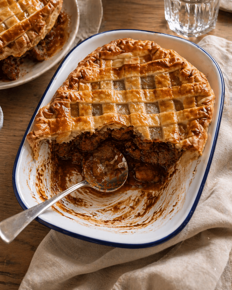 Falcon Large Pie Dish With Pie