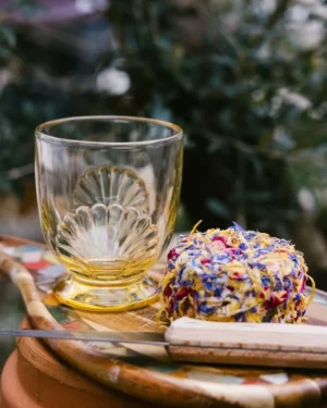 La Rochere Belle-ile tumbler in yellow with cheese board