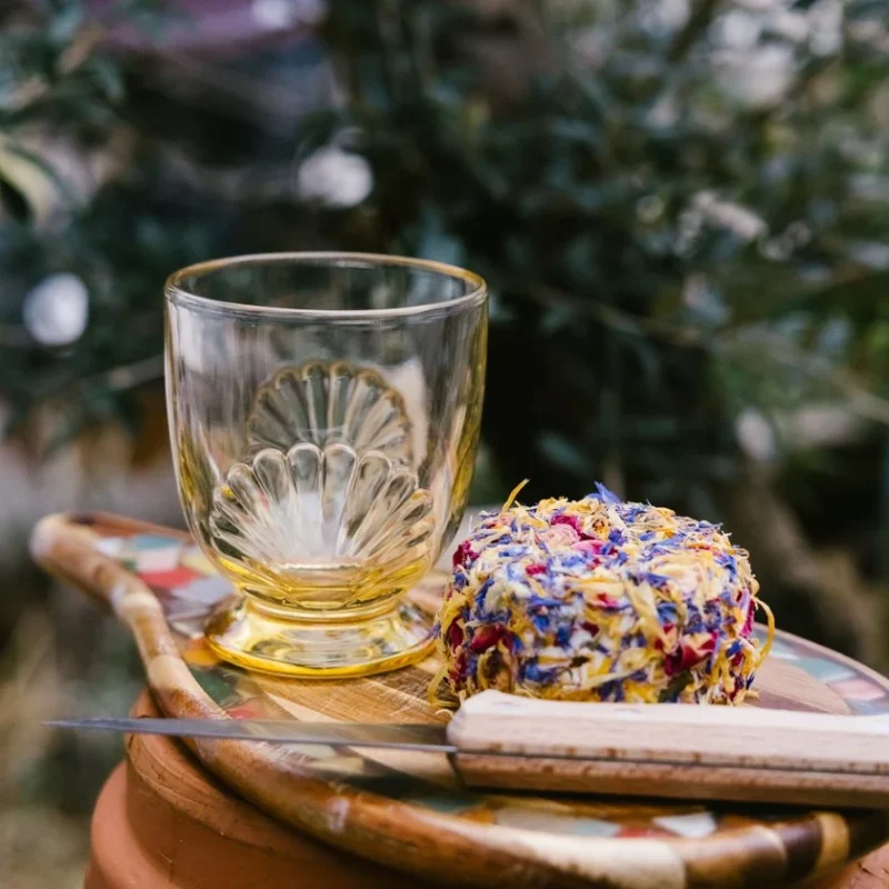 La Rochere Belle-ile tumbler in yellow with cheese board
